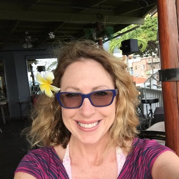 Meet your Posher, Heather - Picture 1 of 2